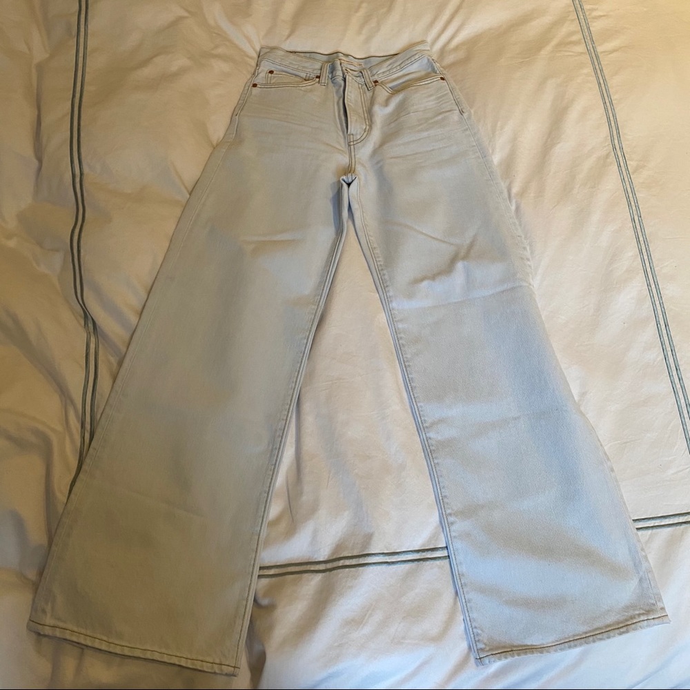 Levi’s ribcage wide fit NEVER Been WORN size 27